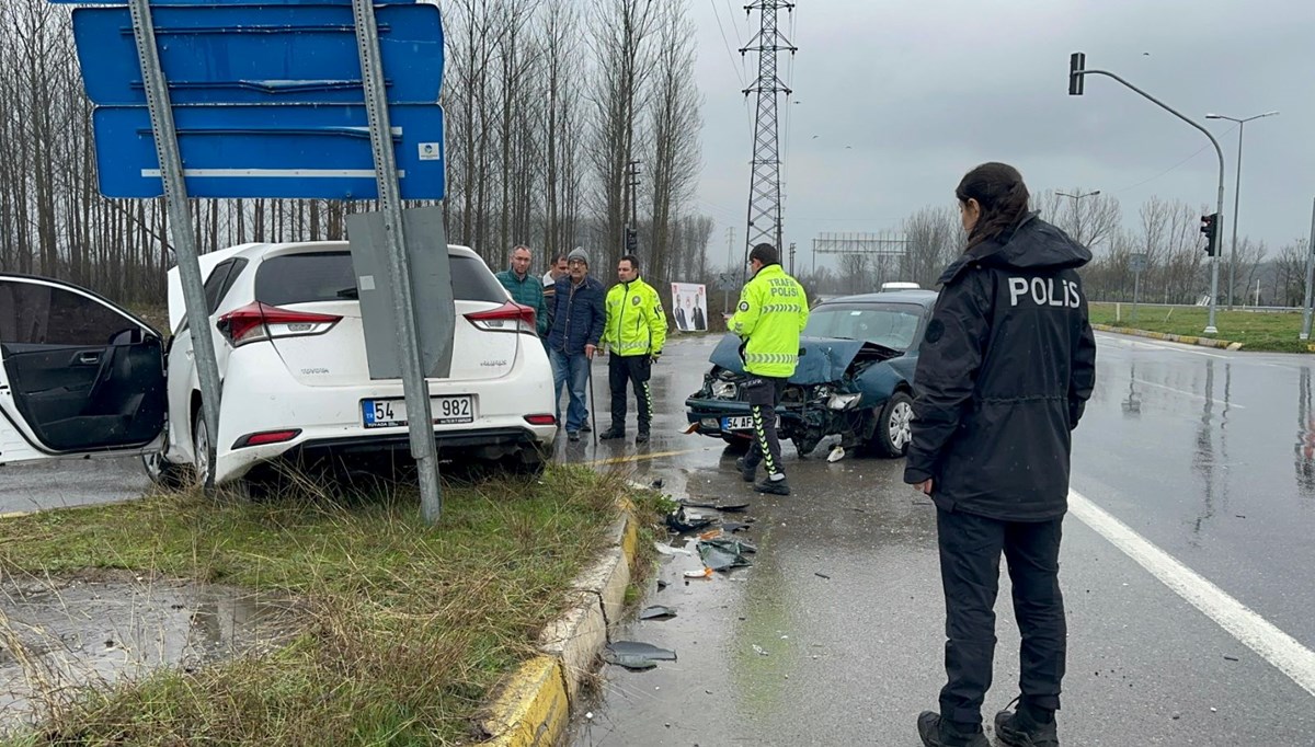 Göreve giden polisler kaza yaptı