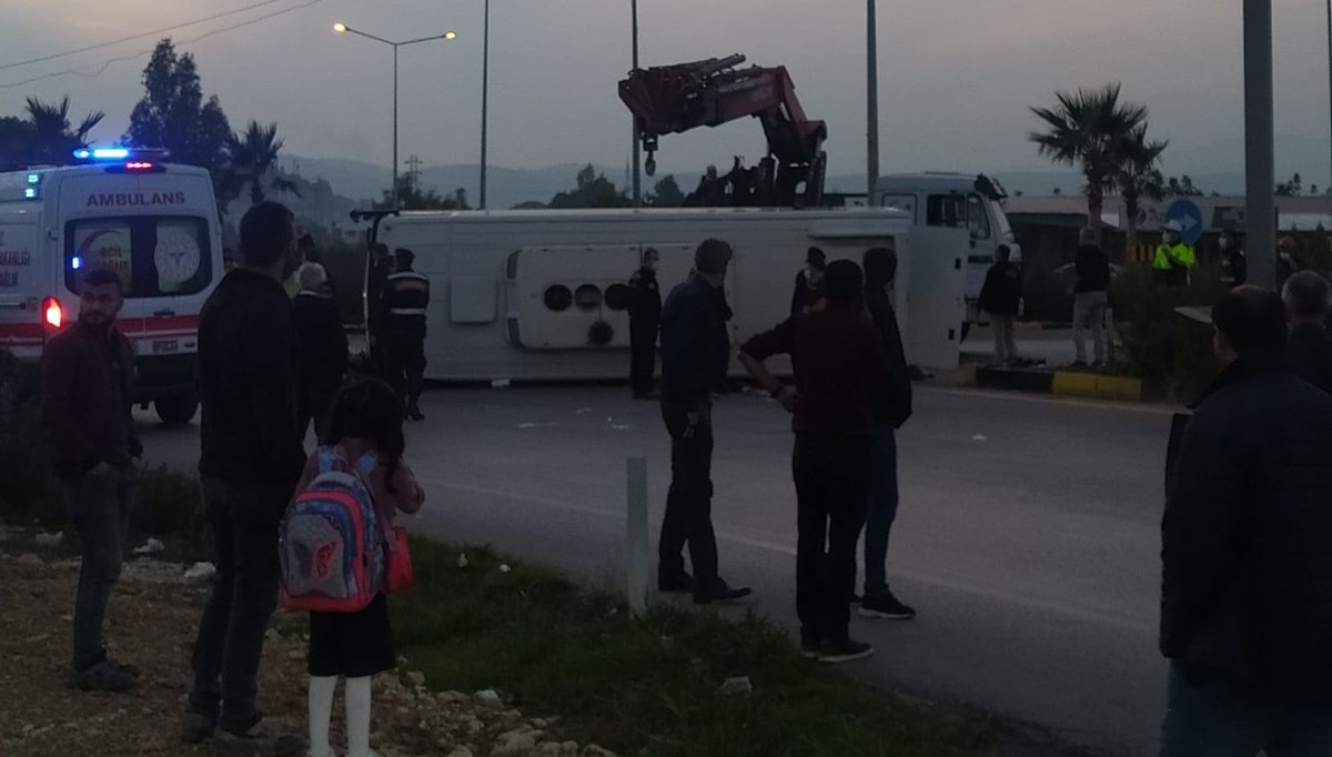 Mandalina bahçesinde çalışan işçilerin taşındığı 2 midibüs çarpıştı: 45 yaralı