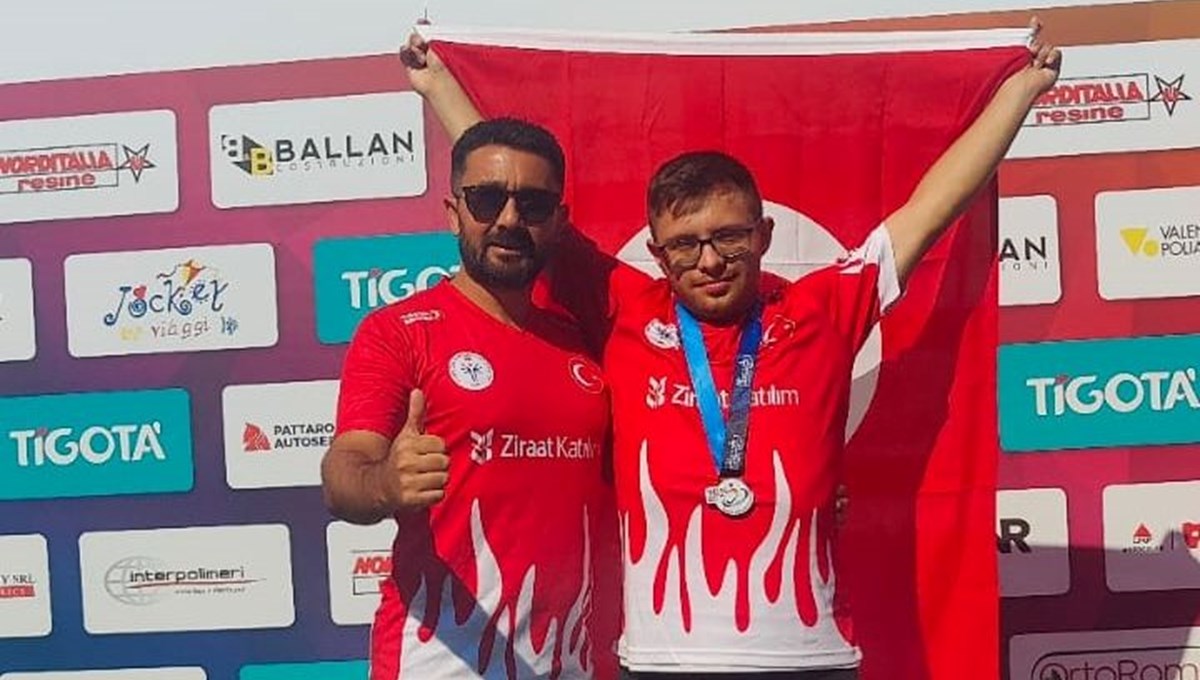 Özel sporcu milli atlet Emirhan Akçakoca'dan Avrupa Şampiyonası'nda dünya rekoru