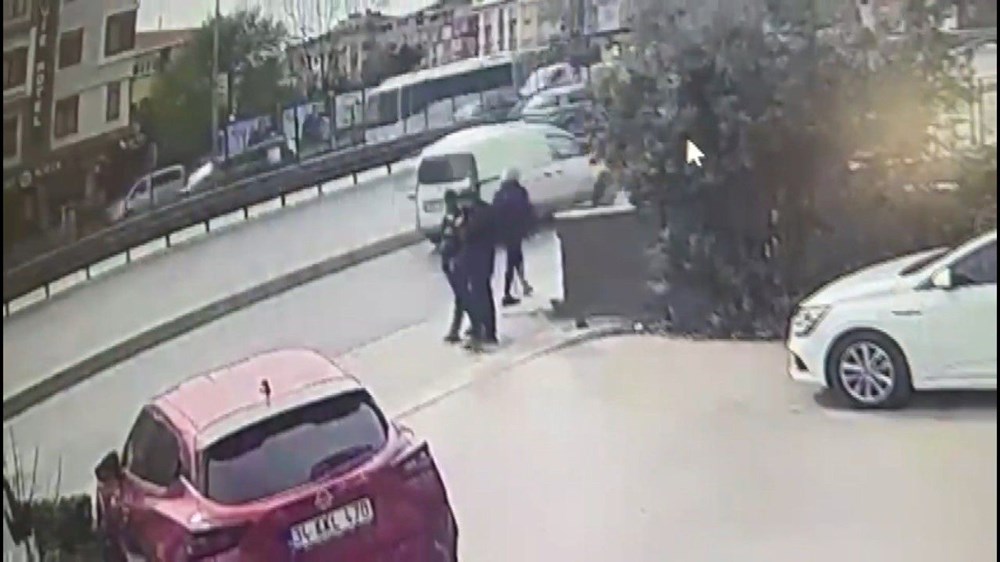 Banka Soygununda Şok Gelişme: Biber Gazlı Tuzak ve Tanıdık Hırsız İddiası! 74 KkSVMVql0msClZ48cXKGg