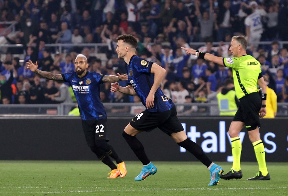 Hakan Çalhanoğlu'nun ilk İtalya Kupası zaferi - 8