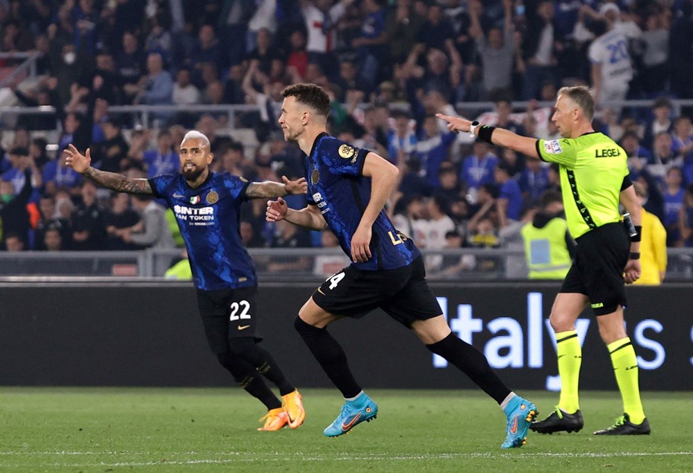 Hakan Çalhanoğlu'nun ilk İtalya Kupası zaferi - 8