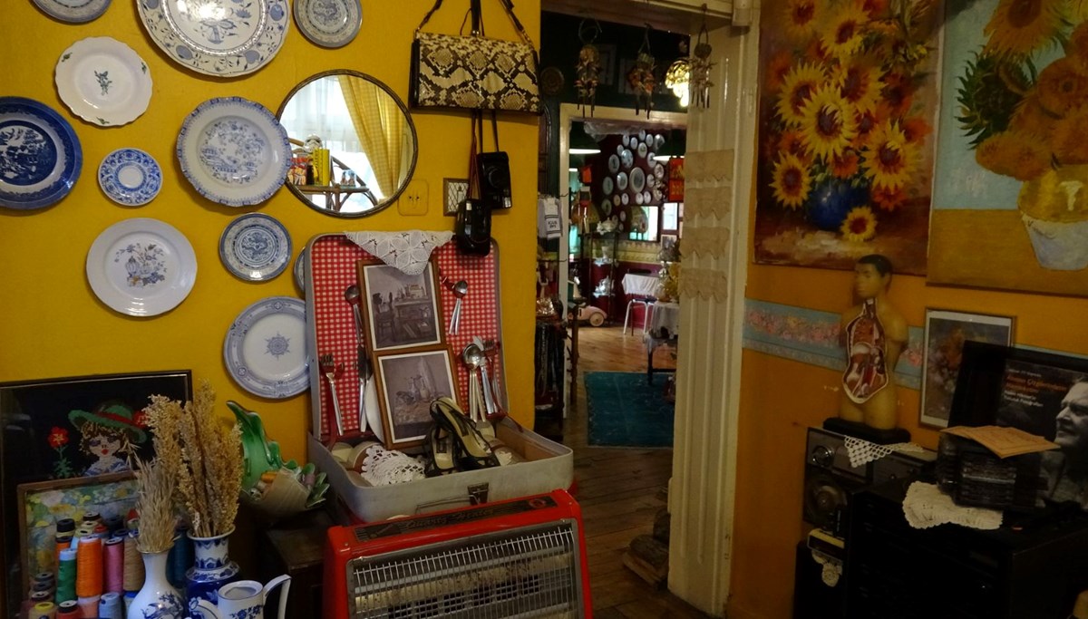 Paris'teki hayatını bıraktı, Bursa'ya döndü: Eşyaları kolilerden çıkarıp kurdu