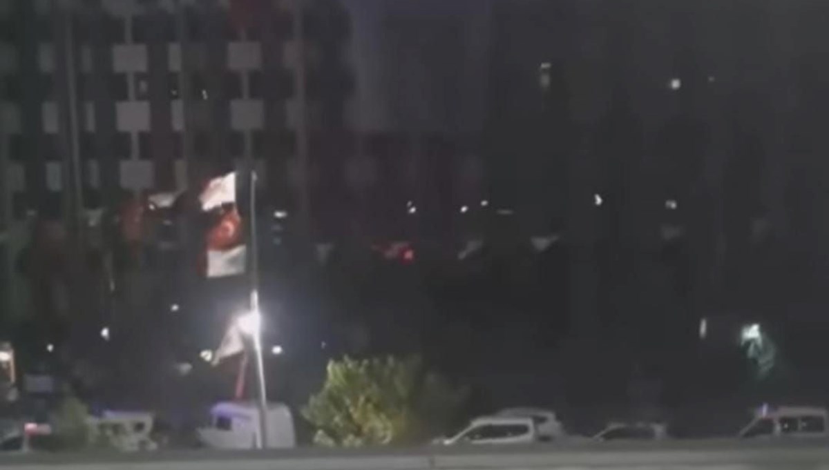 Ankara’da güvenlikle tartışan bir kişi belediye binasına ateş açtı Ankara’da güvenlikle tartışan bir kişi belediye binasına ateş açtı