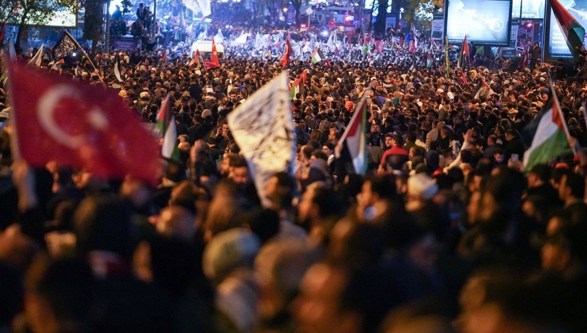 İstanbul'daki İsrail protestosunda 1 can kaybı, 5 gözaltı İstanbul'daki İsrail protestosunda 1 can kaybı, 5 gözaltı