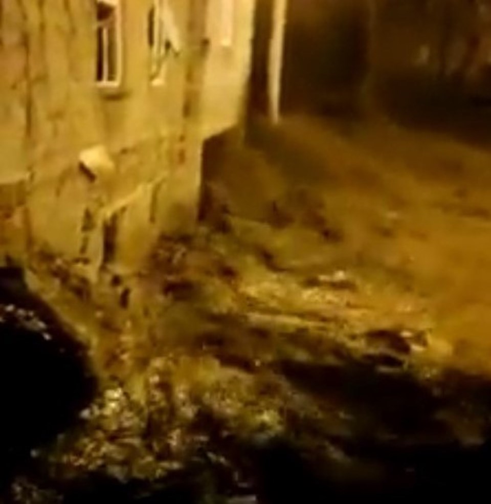 Sulama göleti patladı, beldeyi sel aldı - 2