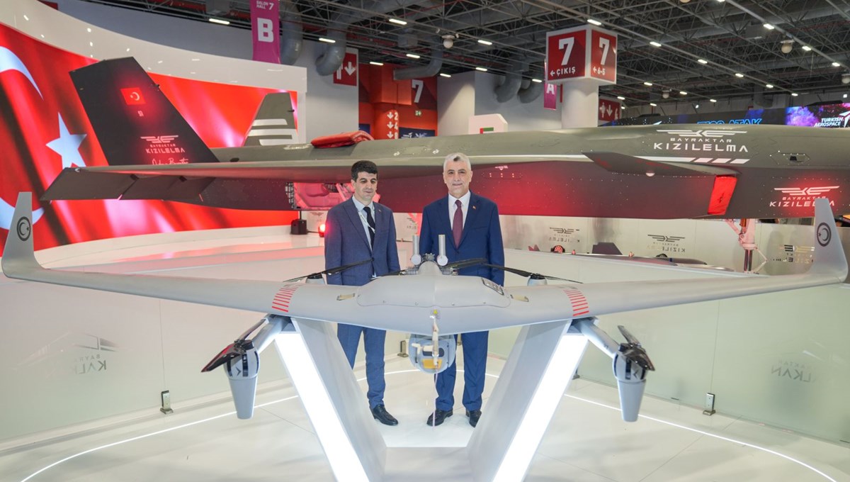 Ticaret Bakanı Ömer Bolat, IDEF'i ziyaret etti