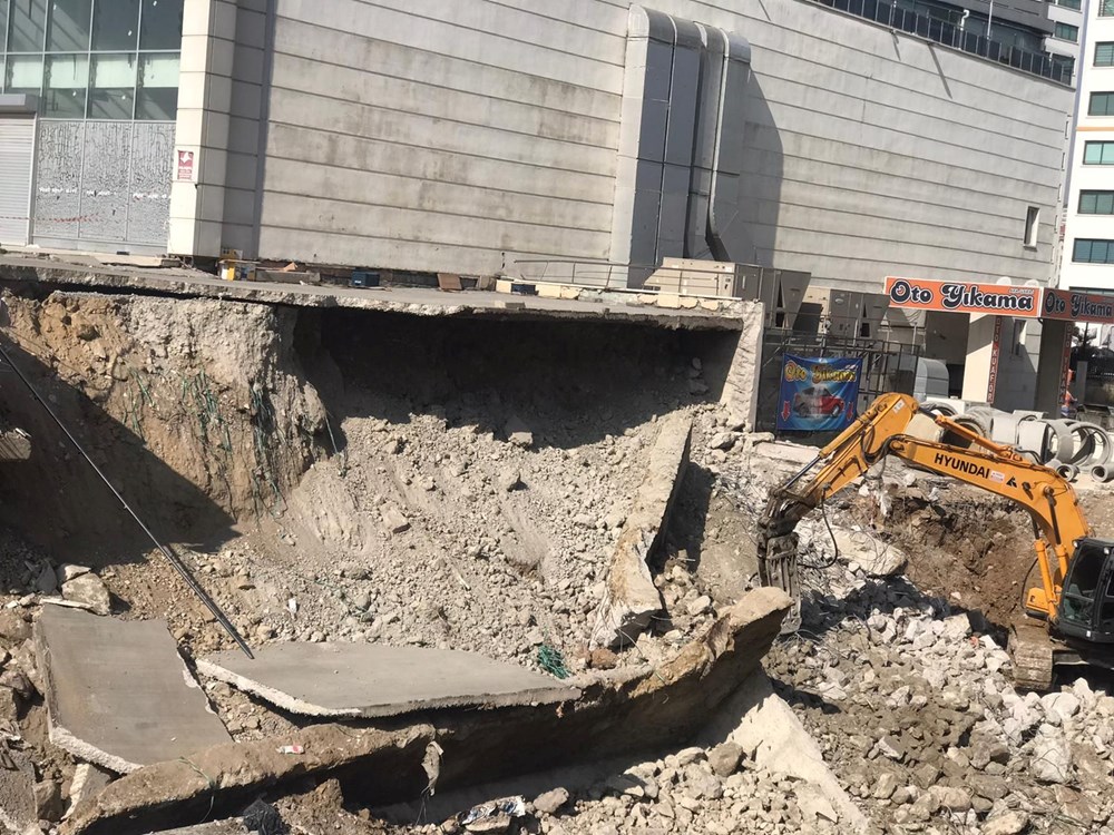 Ankara'da toprak kayması: 11 katlı binanın otoparkı çöktü - 2