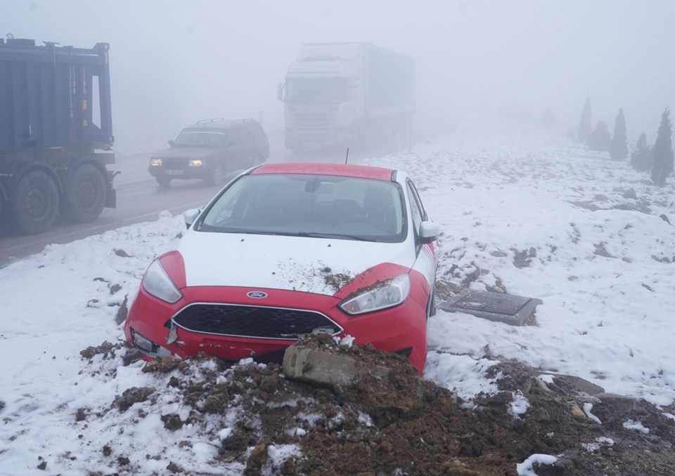 Kastamonu'da iki kazada 7 araç birbirine girdi: 9 yaralı - 2
