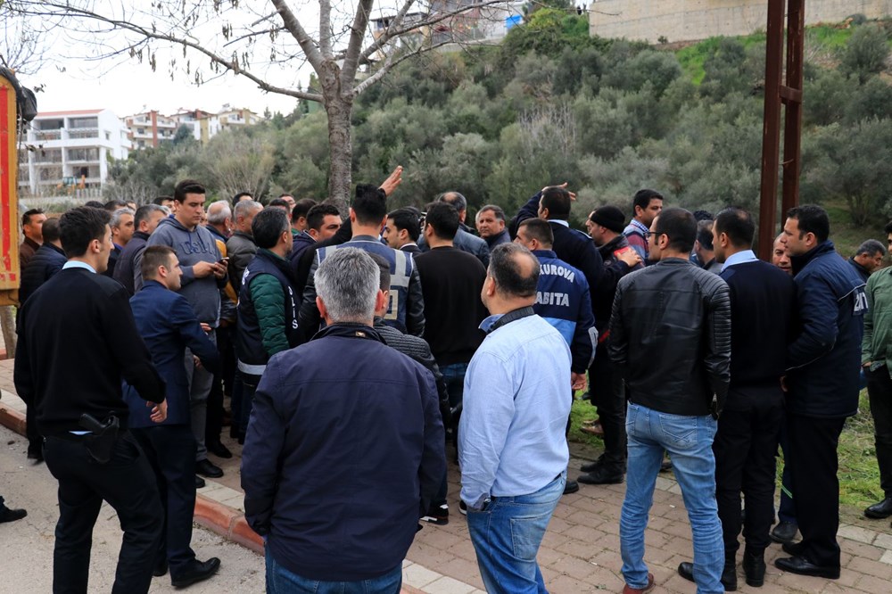 Adana'da belediye ekipleri arasında arbede - 1