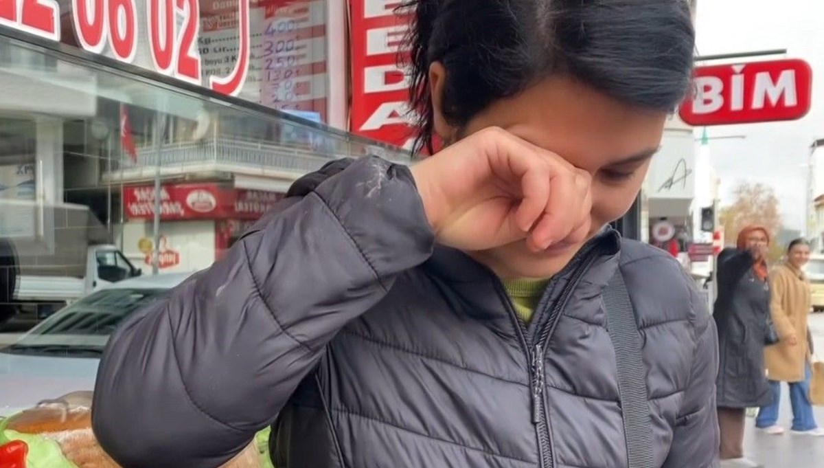 Sahiplendiği yavru köpeğin fazla yaşamayacağını duyunca gözyaşlarına boğuldu Sahiplendiği yavru köpeğin fazla yaşamayacağını duyunca gözyaşlarına boğuldu