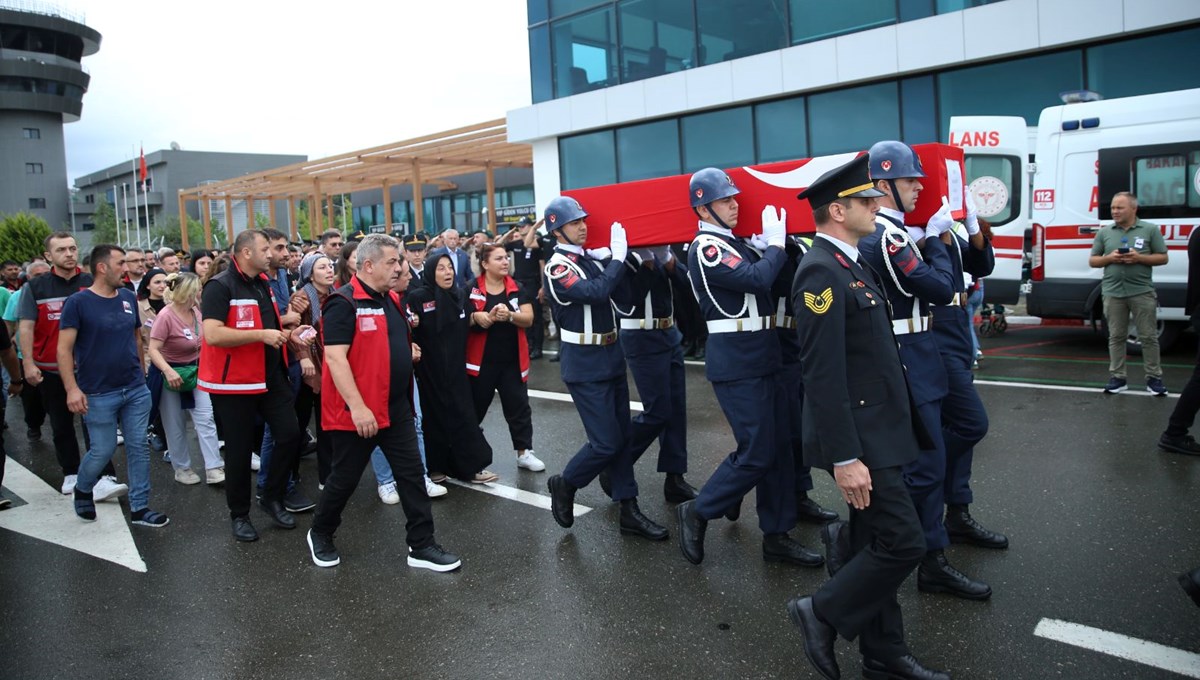 Silah kazasında şehit olan askere son veda