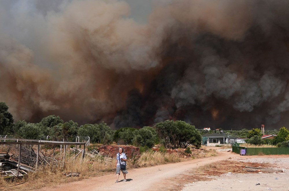 İzmir Çeşme'de orman yangını: Üç mahalle tahliye edildi, karayolu kapatıldı - 2