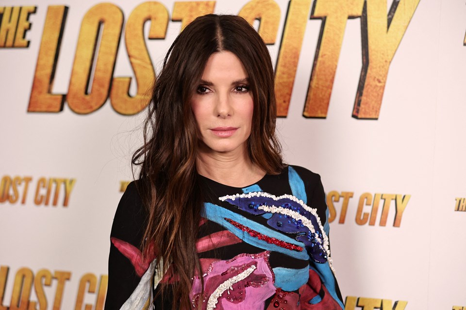 Ünlü oyuncu Sandra Bullock'un erkek arkadaşı 57 yaşında hayatını kaybetti - 1