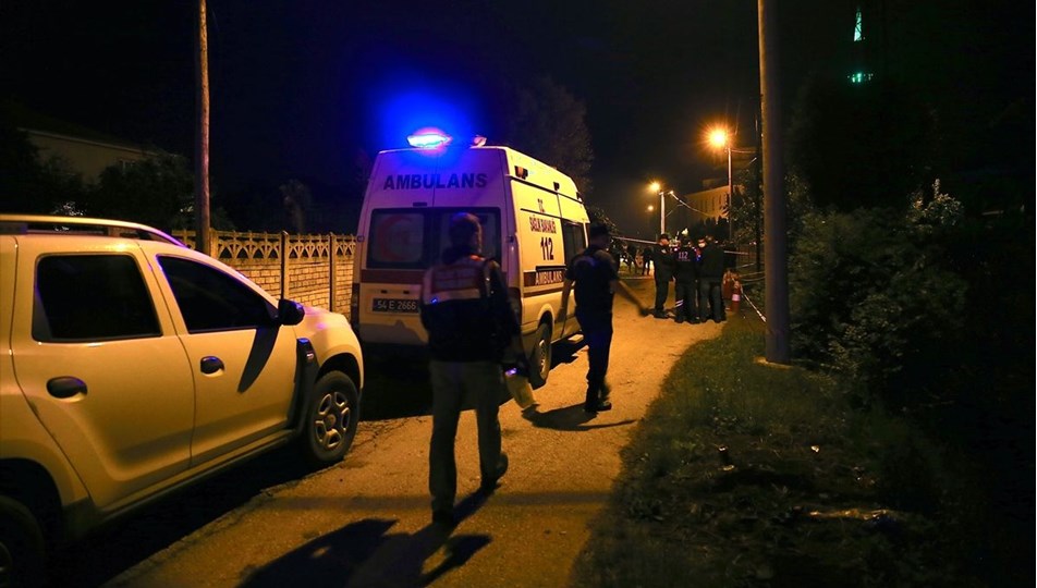Sakarya'da akrabalar arasında çıkan silahlı kavgada aynı aileden 3 kişi öldü, 1 kişi yaralandı | NTV