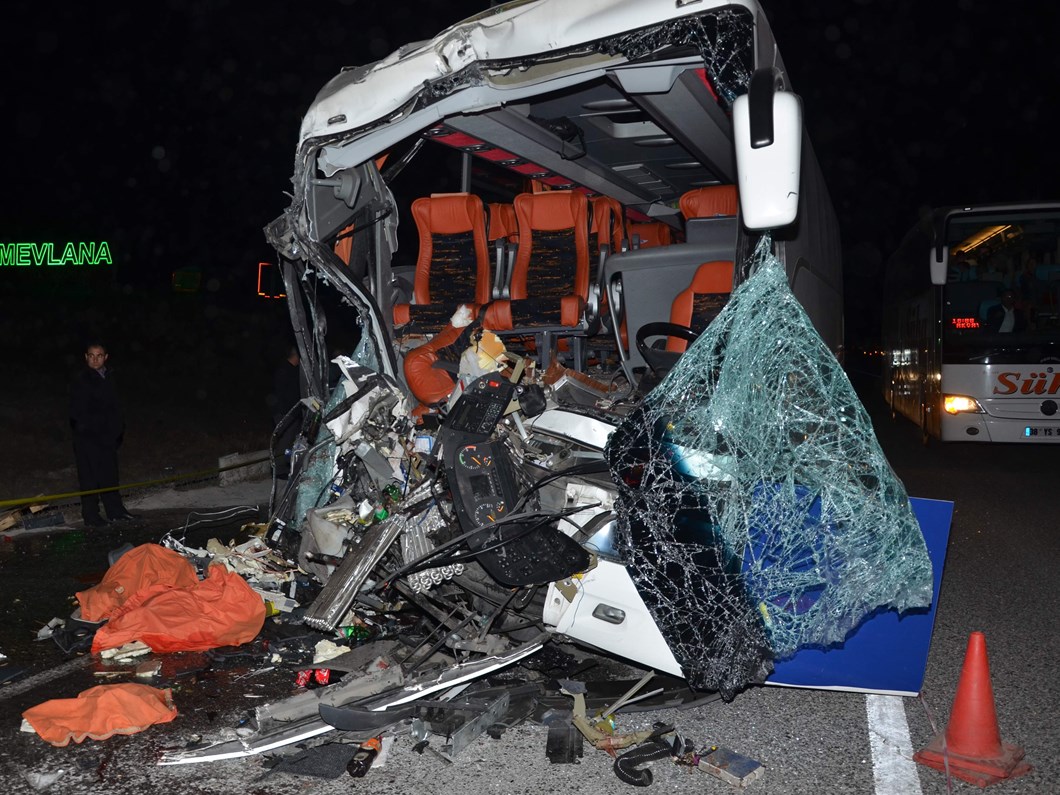 Yolcu Otobusu Tir A Carpti 1 Olu 29 Yarali Ntv