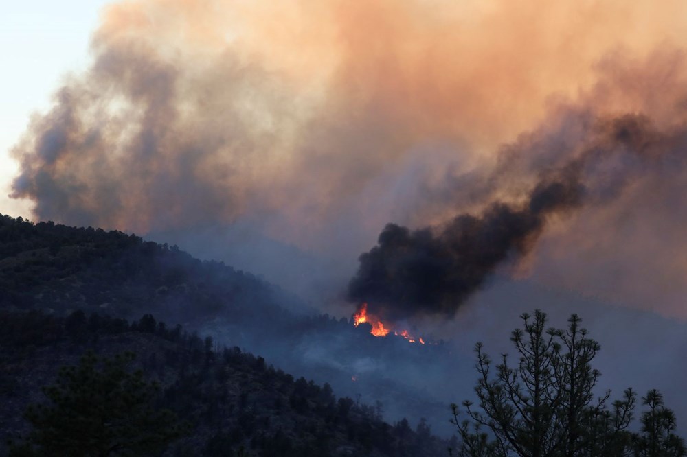 California'da yangın mevsimi başladı: Binlerce dönüm alev altında - 4