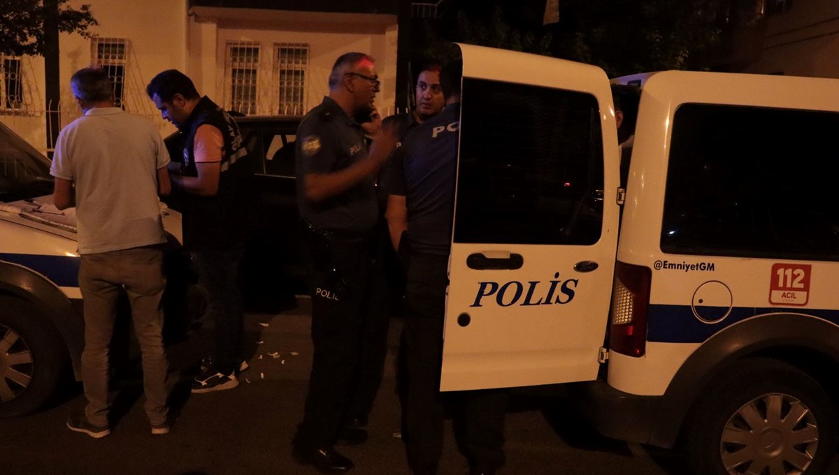 Komşuların gürültü kavgasında kan aktı: 2 yaralı Komşuların gürültü kavgasında kan aktı: 2 yaralı