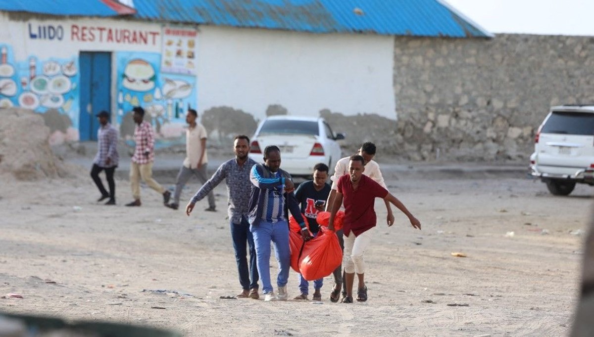 Plajda bombalı saldırı: Somali'de en az 32 kişi hayatını kaybetti