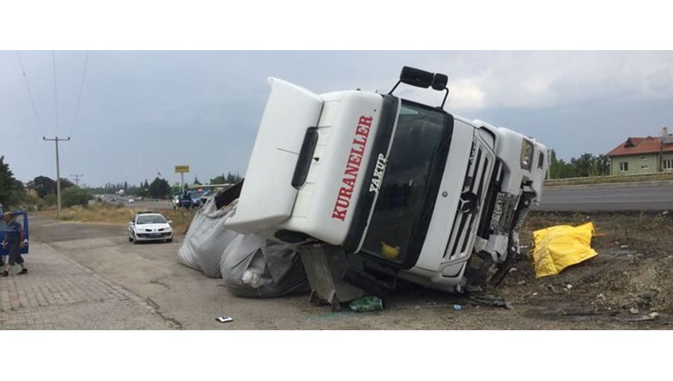 Konya'da otomobil ile TIR çarpıştı: 2 ölü, 2 yaralı