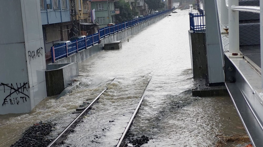 Kuvvetli sağanak birçok ilde hayatı felç etti: Sele kapılan 3 kişi hayatını kaybetti, 1 bebek kayıp - 16