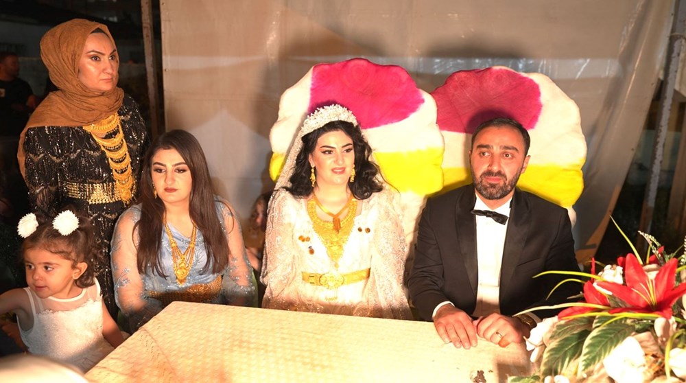 Aşiret düğününe 5 bin kişi katıldı, takı töreni 4 saat sürdü (Para ve altınları 15 kişi saydı) - 3