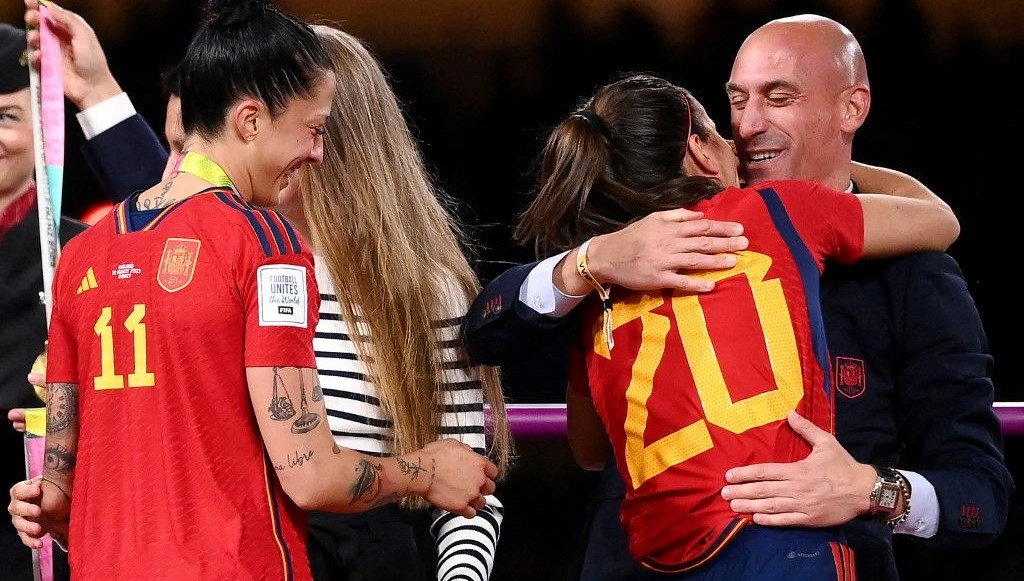 İspanya futbolunda öpücük krizi: Başkan Rubiales’in cezası belli oldu