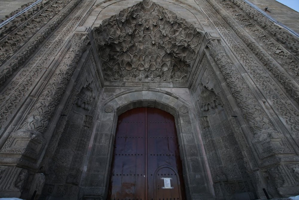 Erzurum yüzlerce yıllık yapılarıyla ziyaretçilerini tarihi yolculuğa çıkarıyor - 9