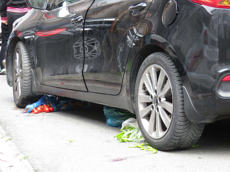 İstanbul'da feci kaza: Pazardan dönerken otomobilin altında kaldı - 2