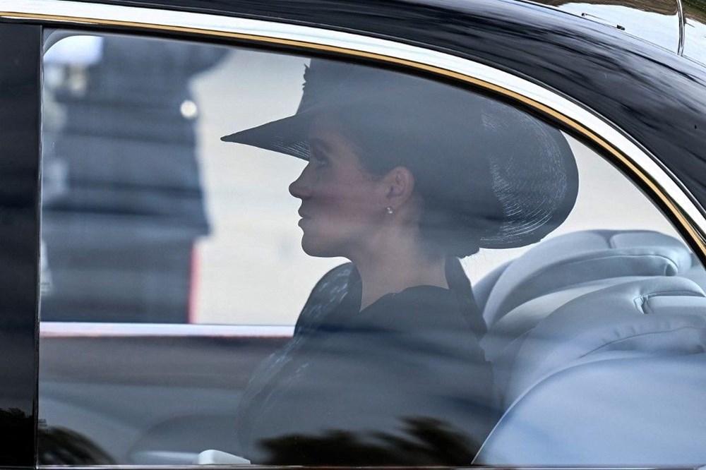 Meghan Markle ve Prens Harry Kraliçe'nin cenazesinde ikinci sırada - 13
