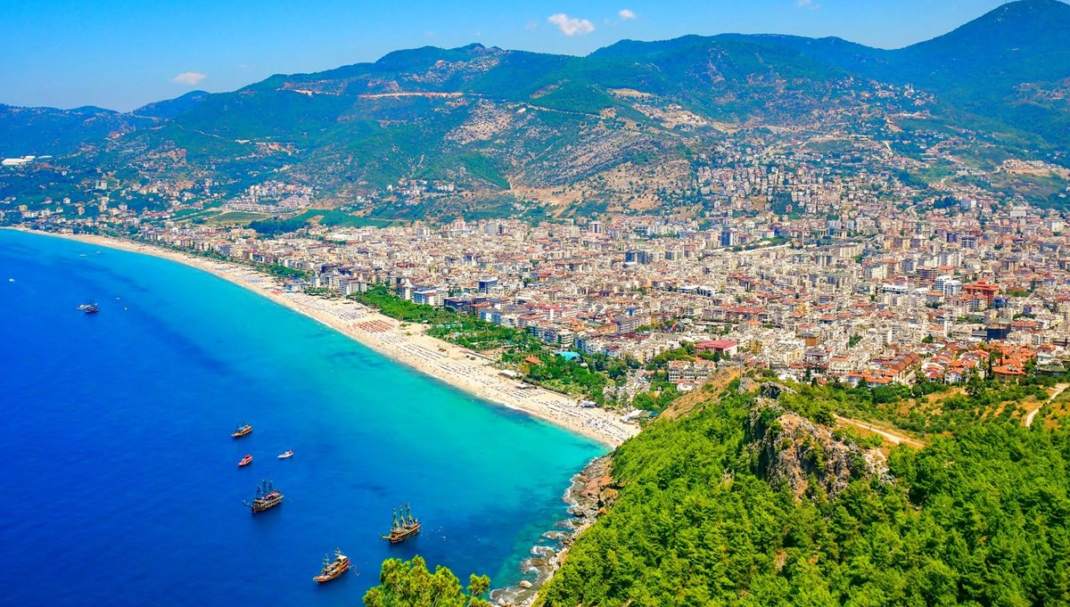 Antalya'ya gelen turist sayısı 3.5 milyona yaklaştı