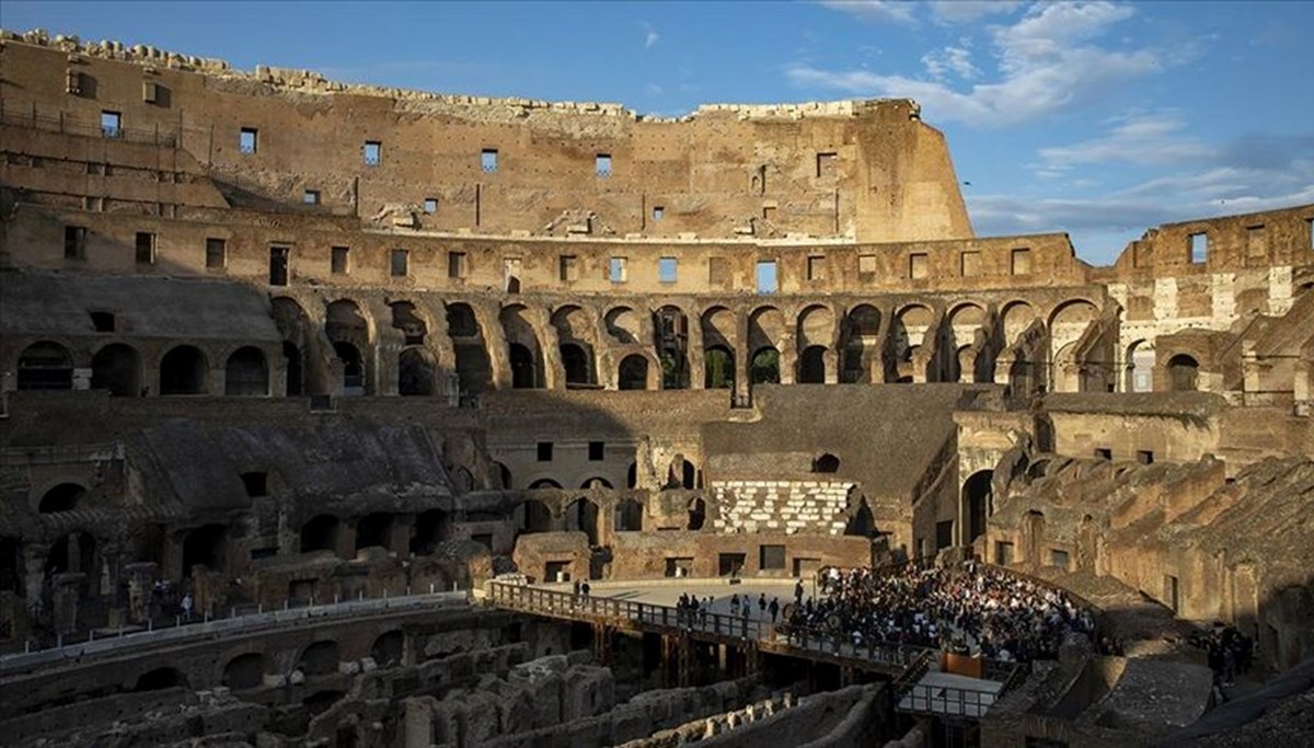 Roma'nın simge yapılarından Kolezyum kısa süre içinde üçüncü kez tahrip edildi Roma'nın simge yapılarından Kolezyum kısa süre içinde üçüncü kez tahrip edildi