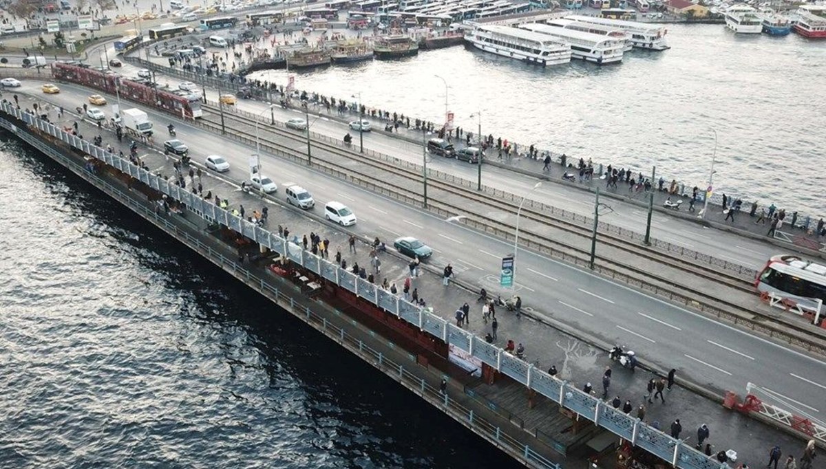 Galata Köprüsü'nde yenileme çalışmasının ilk etabı bu gece başladı