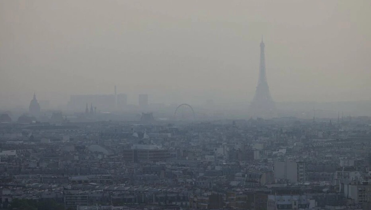 Fransa'da 9 gündür süren yangınların koku ve dumanı Paris'e kadar ulaştı