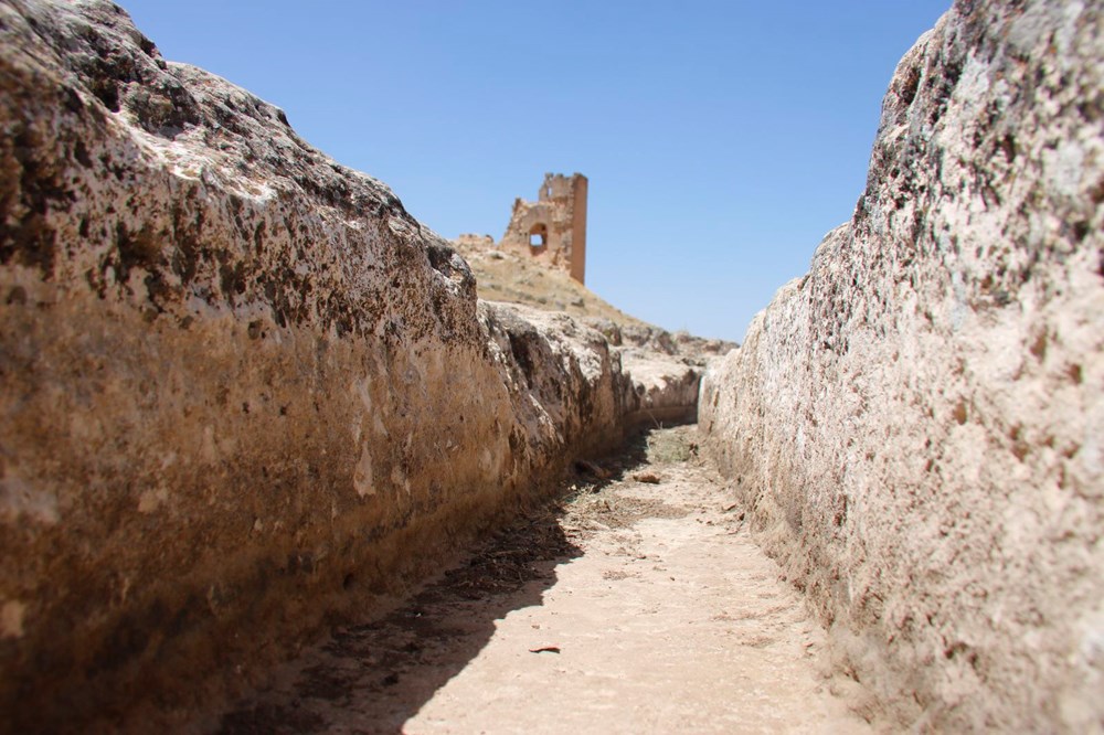 3 bin yıllık Zerzevan Kalesi’nin altında devasa yapılar tespit edildi - 4