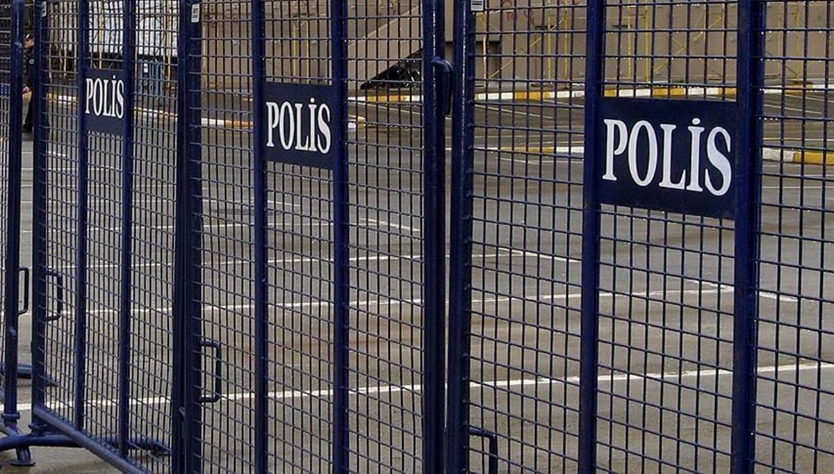 Bitlis'te gösteri yürüyüşü ve açık hava toplantıları 4 gün süreyle yasaklandı Bitlis'te gösteri yürüyüşü ve açık hava toplantıları 4 gün süreyle yasaklandı