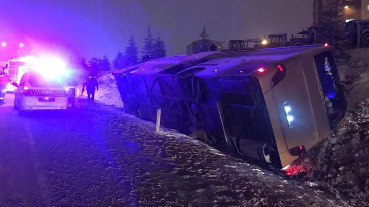 kirikkale de otobus ve iki ticari taksi carpisti 1 olu 2 yarali