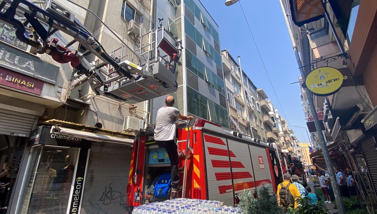 İzmir'de otel yangını