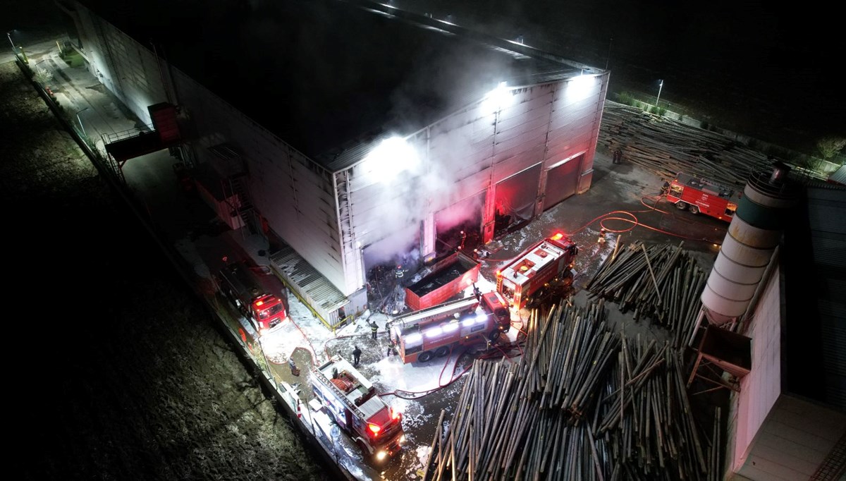 Kocaeli’de geri dönüşüm fabrikasında yangın