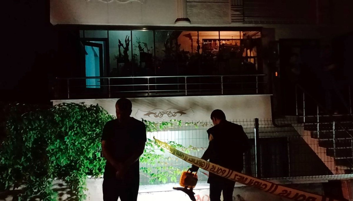 Kocaeli'nin Körfez ilçesinde bir kişi, tartıştığı kişinin evini kurşunladı. Kocaeli'nin Körfez ilçesinde bir kişi, tartıştığı kişinin evini kurşunladı.