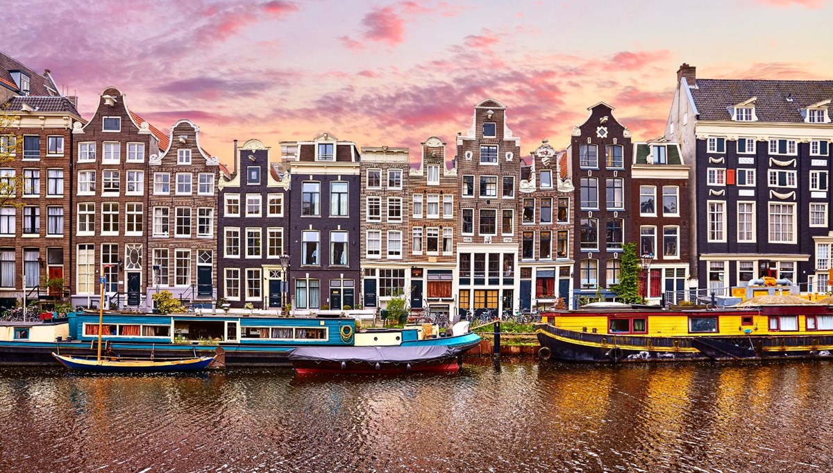 Amsterdam'da yolcu gemilerinin şehir merkezine girişi yasaklandı Amsterdam'da yolcu gemilerinin şehir merkezine girişi yasaklandı