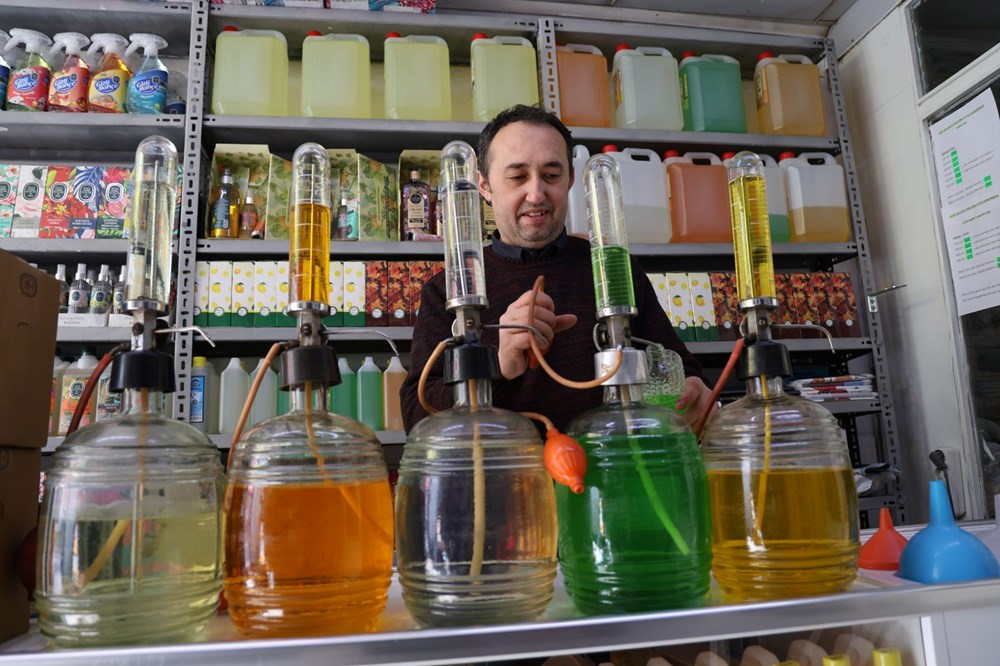 Yarım Asırlık Kolonya Dükkanı: Kokunun Maneviyatı 72 VqK mq07UC4tOS8if6K9A