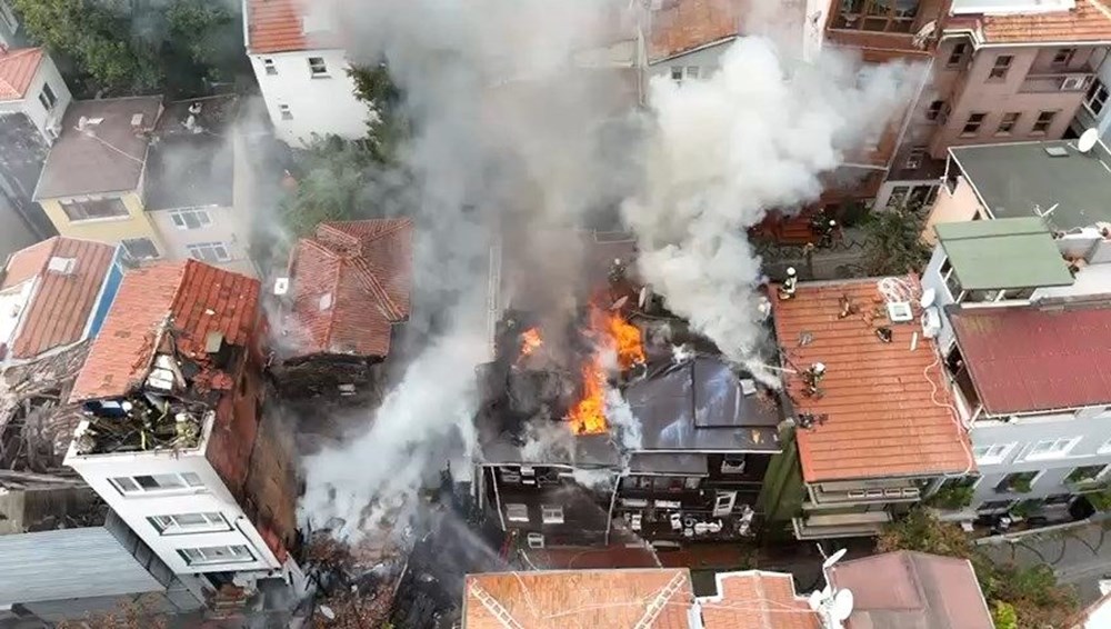 Boğaz'da yangın paniği: Alevler hızla yayıldı, ünlü oyuncunun da evi yandı - 2