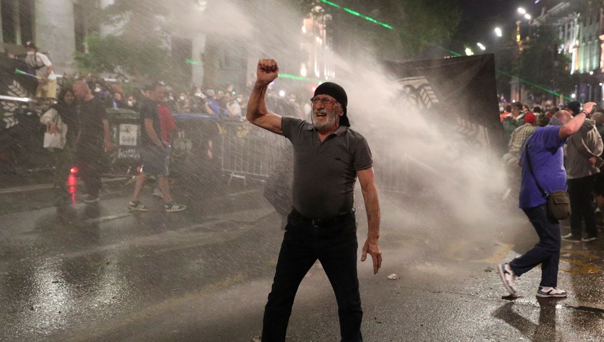 Yabancı ajanlar yasası: Protestolarda 63 kişi gözaltına alındı, 6 polis yaralandı