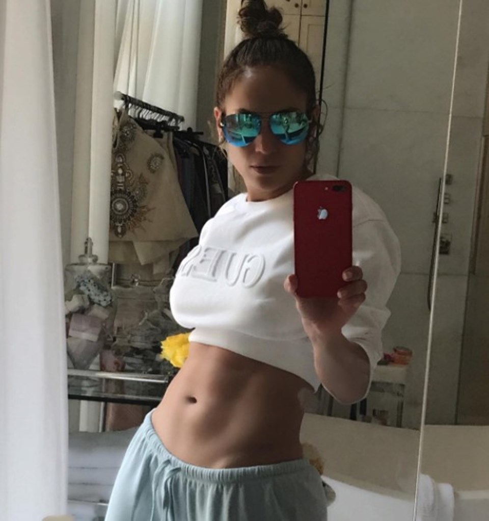Jennifer Lopez’den banyo selfie’si - 1