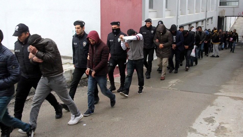 Sahte 'polis, savcı, hakim' çetesine 17 tutuklama