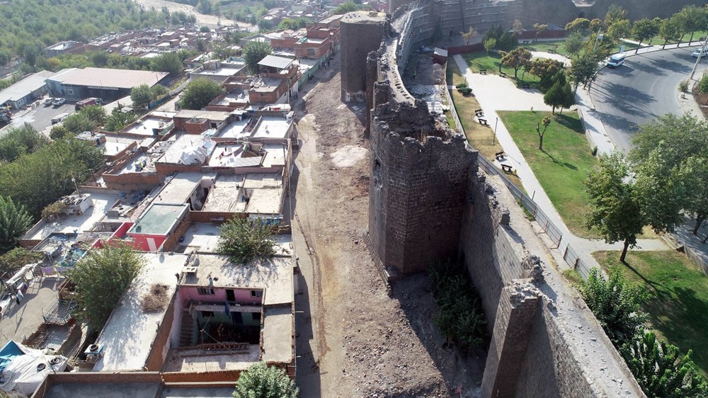 Diyarbakır'da gecekonduların yıkılmasıyla kitabe ve nişler ortaya çıktı - 7