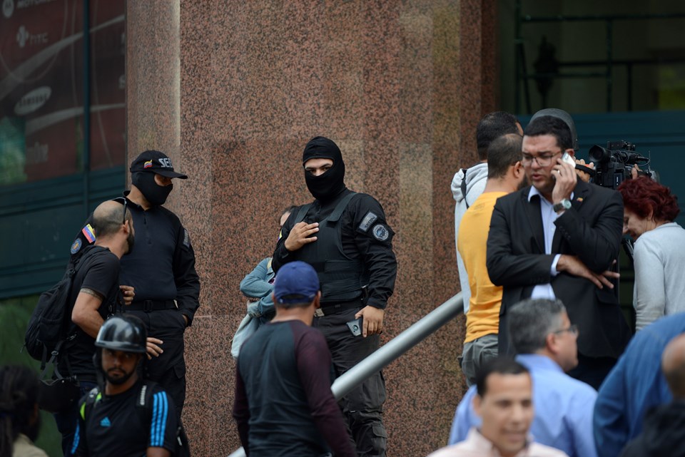 Venezuela'da muhalif lider Guaido'nun ofisine baskın - 1