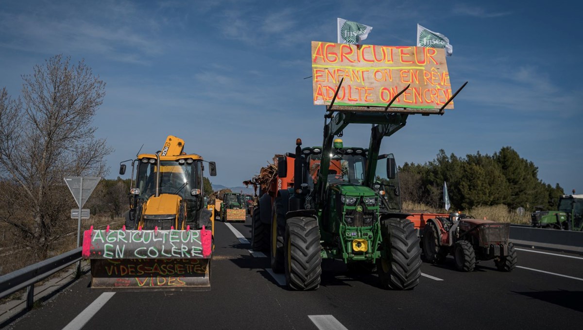 Fransa'da çiftçiler hükümete geri adım attırdı