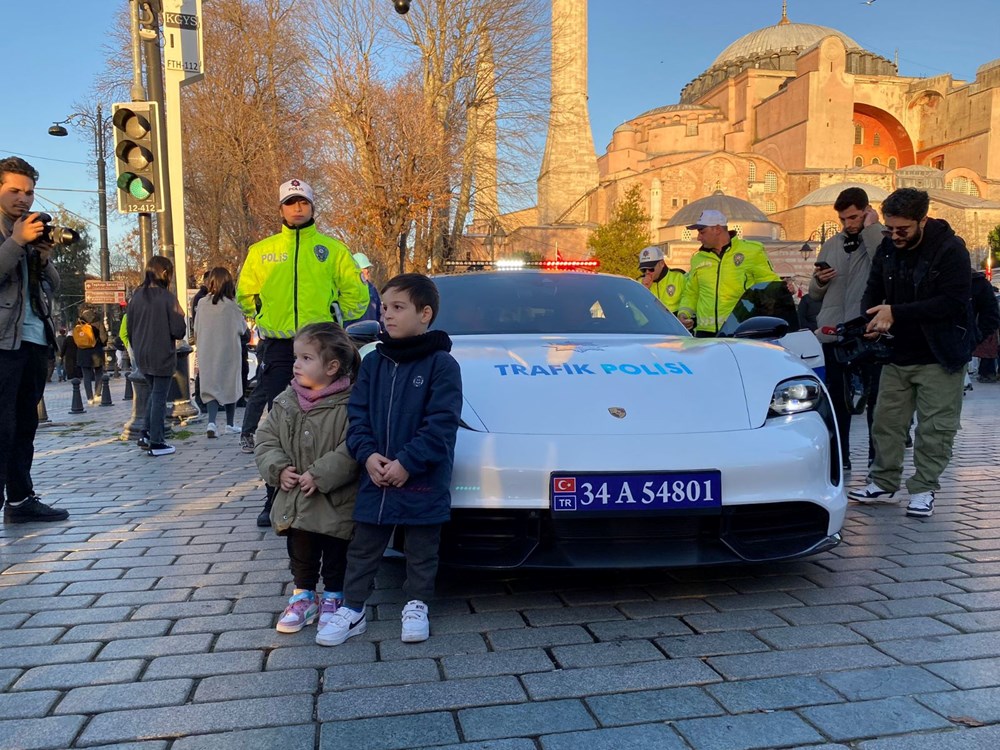 Ferrari devriyede: Vatandaşlar selfie çektiriyor (Bu lüks araçlar hangi çetelere ait?) - 28